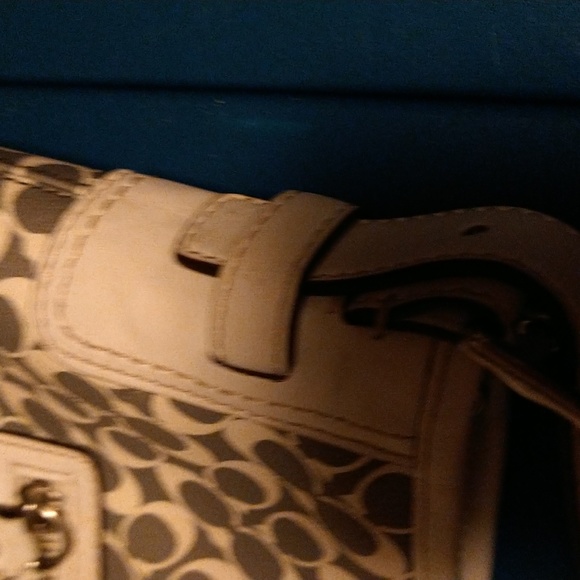 VGUC. Coach signature circle C gray and white shoulder bag. - Picture 12 of 16